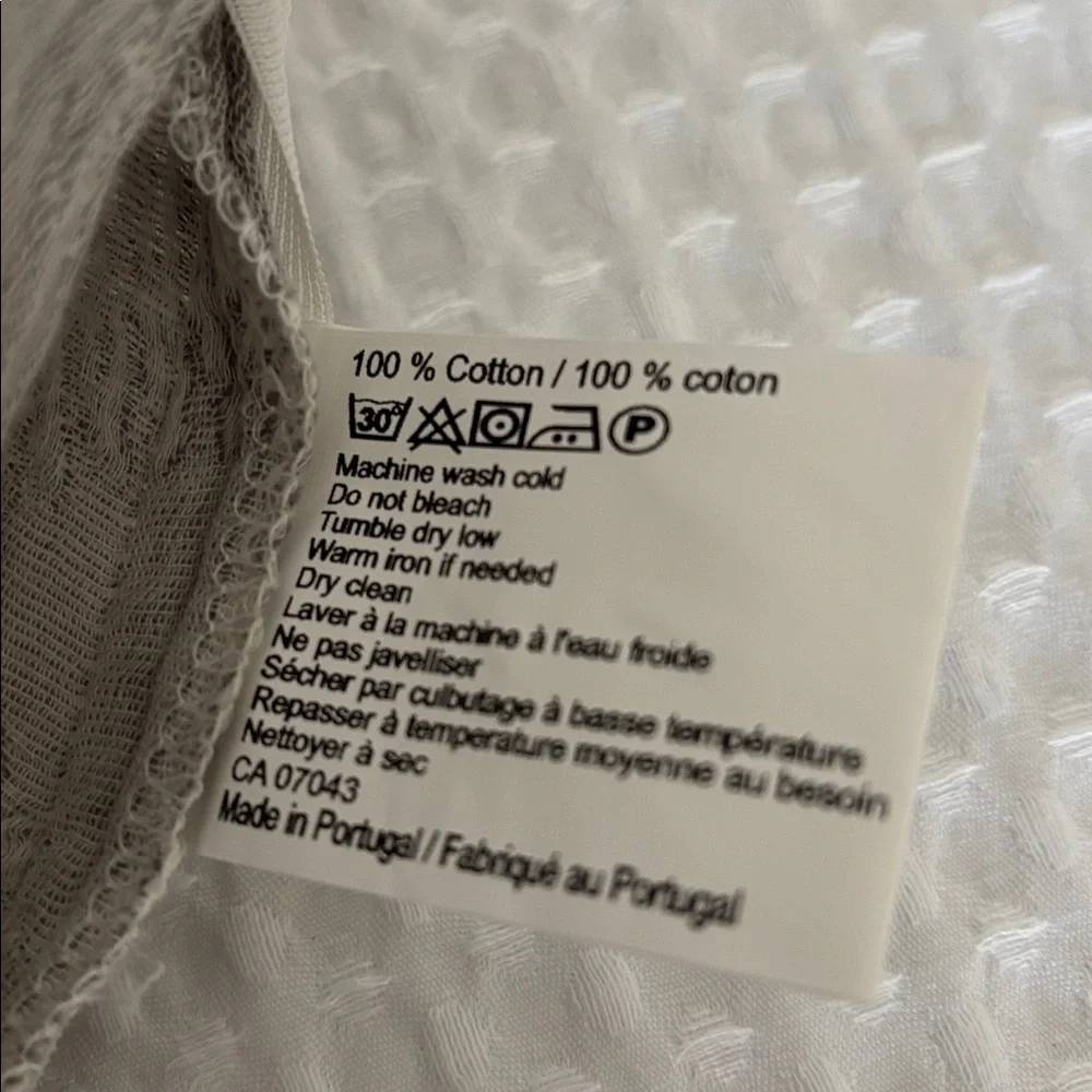 (1) Piu Belle Gray Paisley Throw Euro Sham With Down‎ Pillow Insert 26 x 26 Zip
